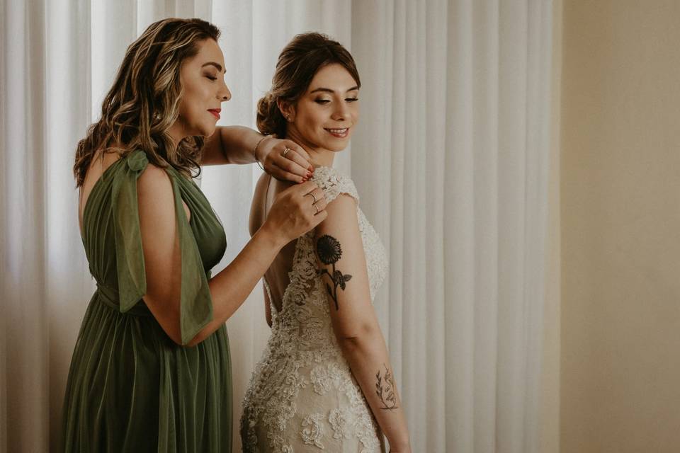 Vestido de Luxo Elegante de Festa Mulheres da Alta Sociedade Tamanho GG  Cores Bege