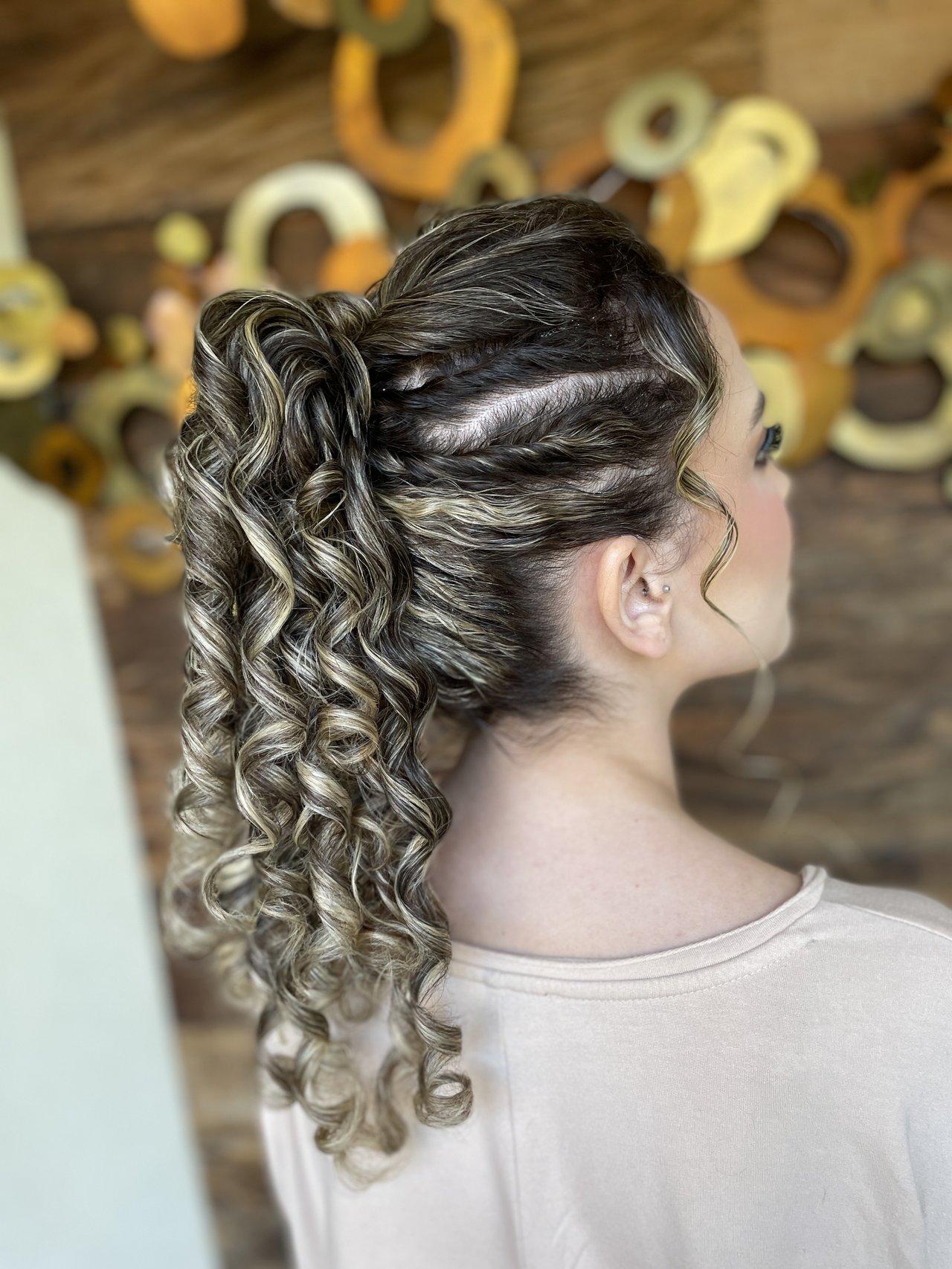 penteado madrinha casamento com cacho