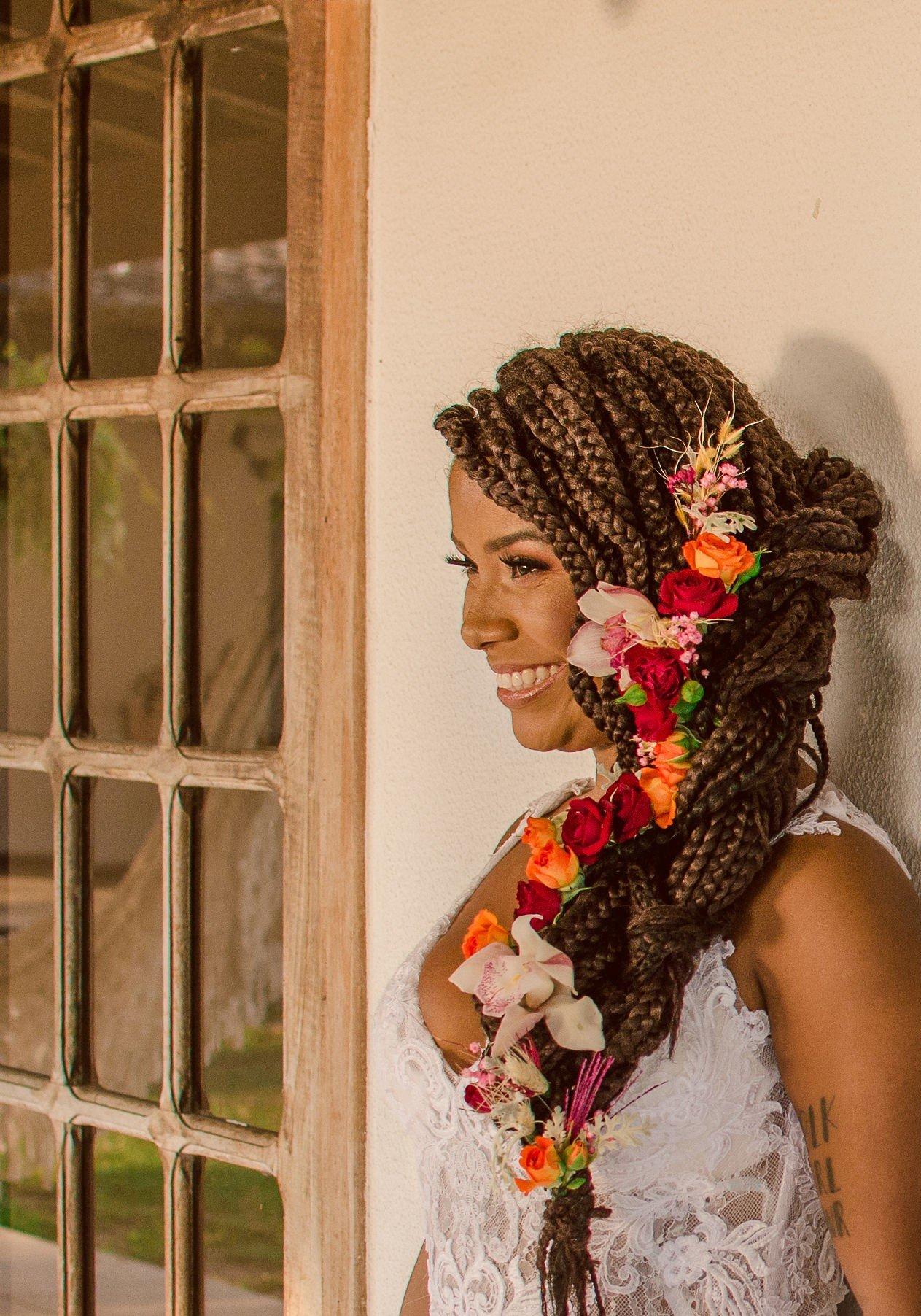 Penteado para noiva com cabelo crespo