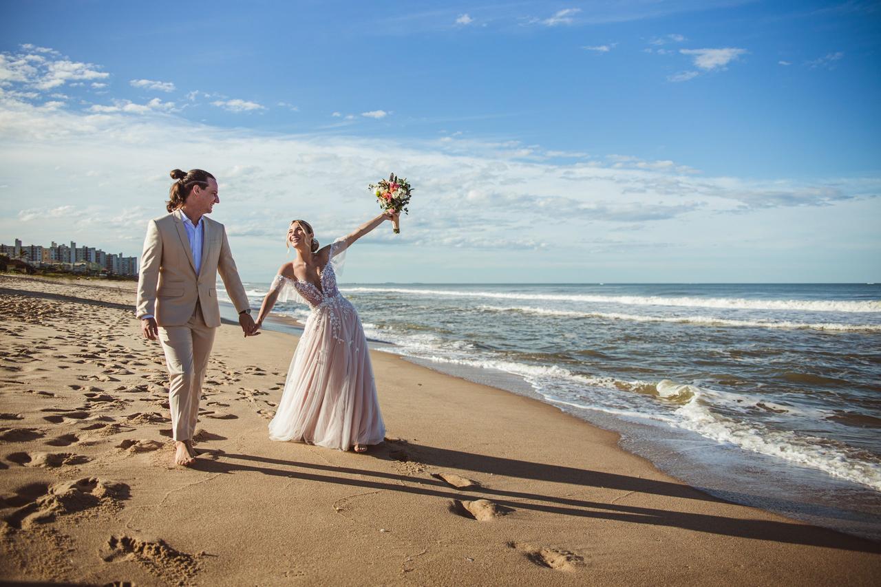 Roupa do noivo para casamentos na praia