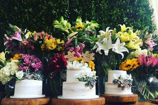 Bolo de casamento com flores