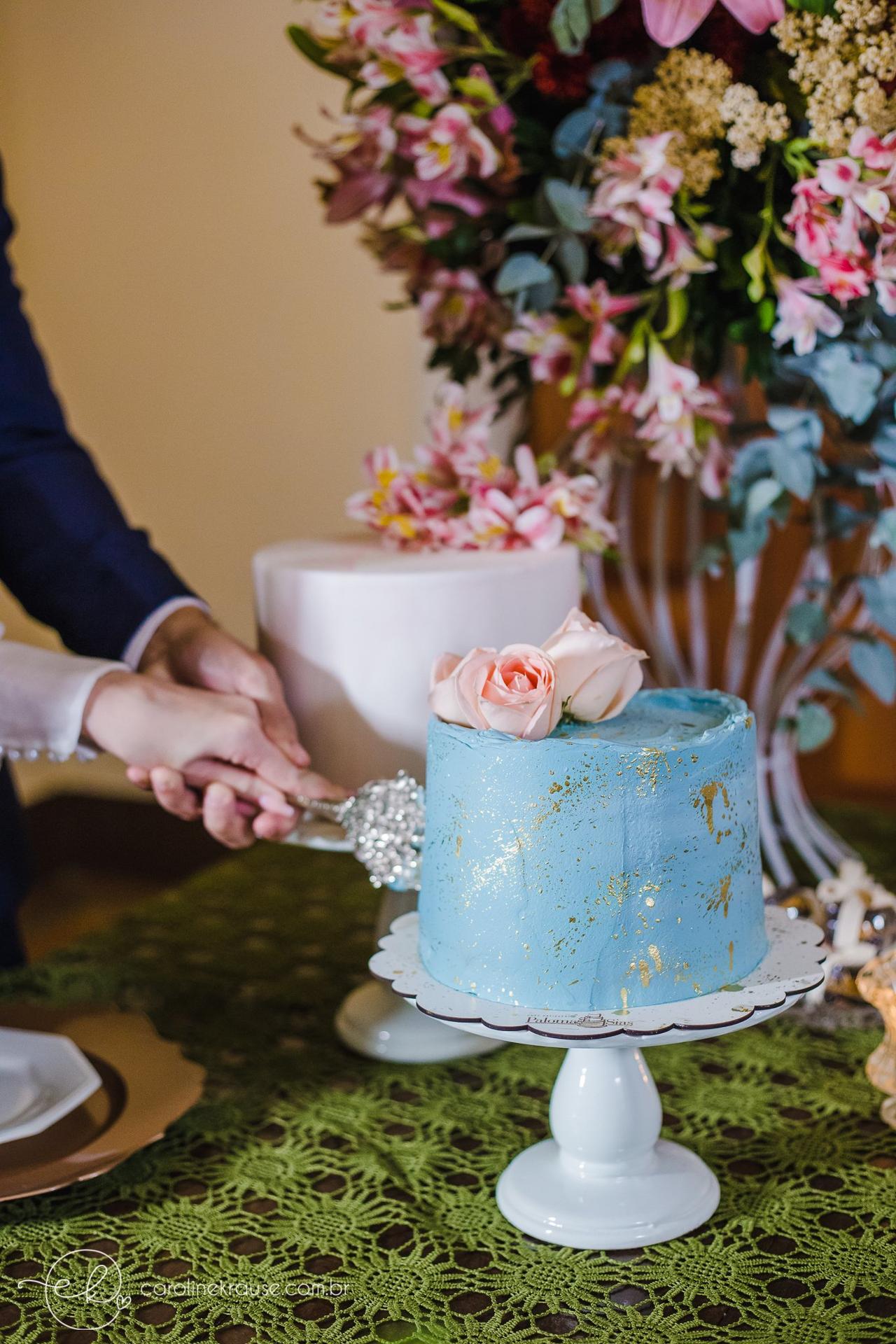 Bolo de casamento com flores