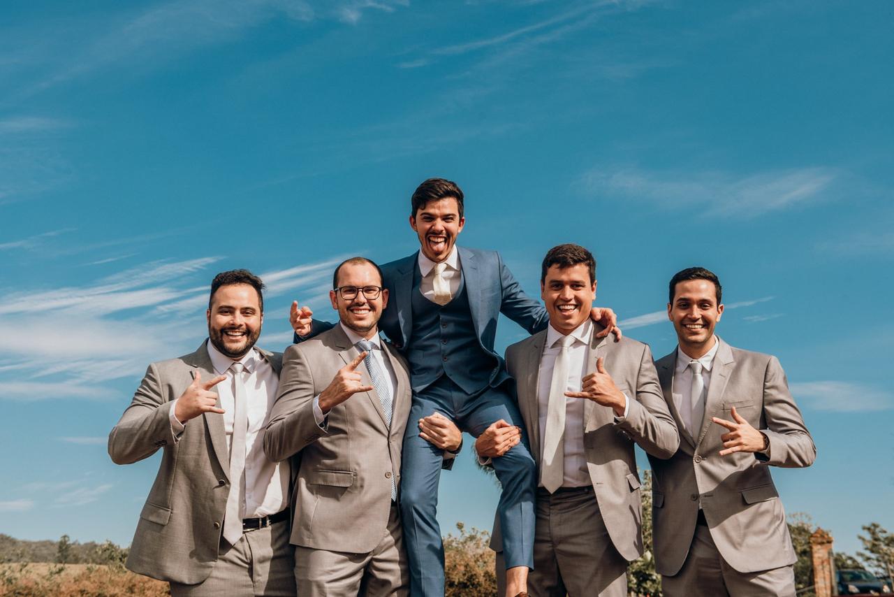 Noivo e padrinhos de casamento