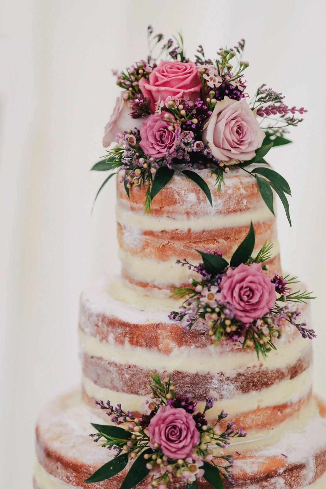 Bolo de casamento com flores