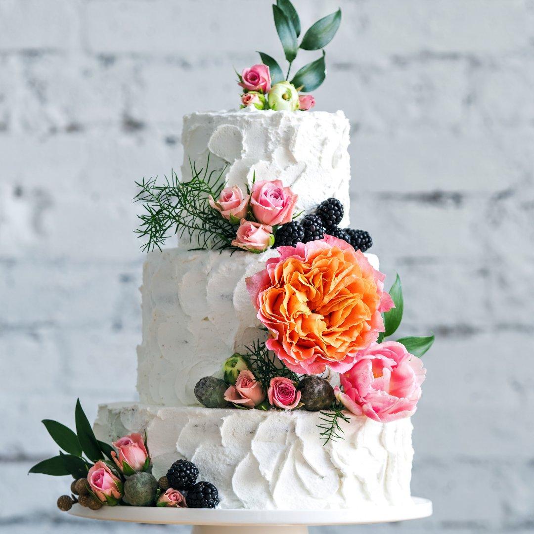 Bolo de casamento com flores