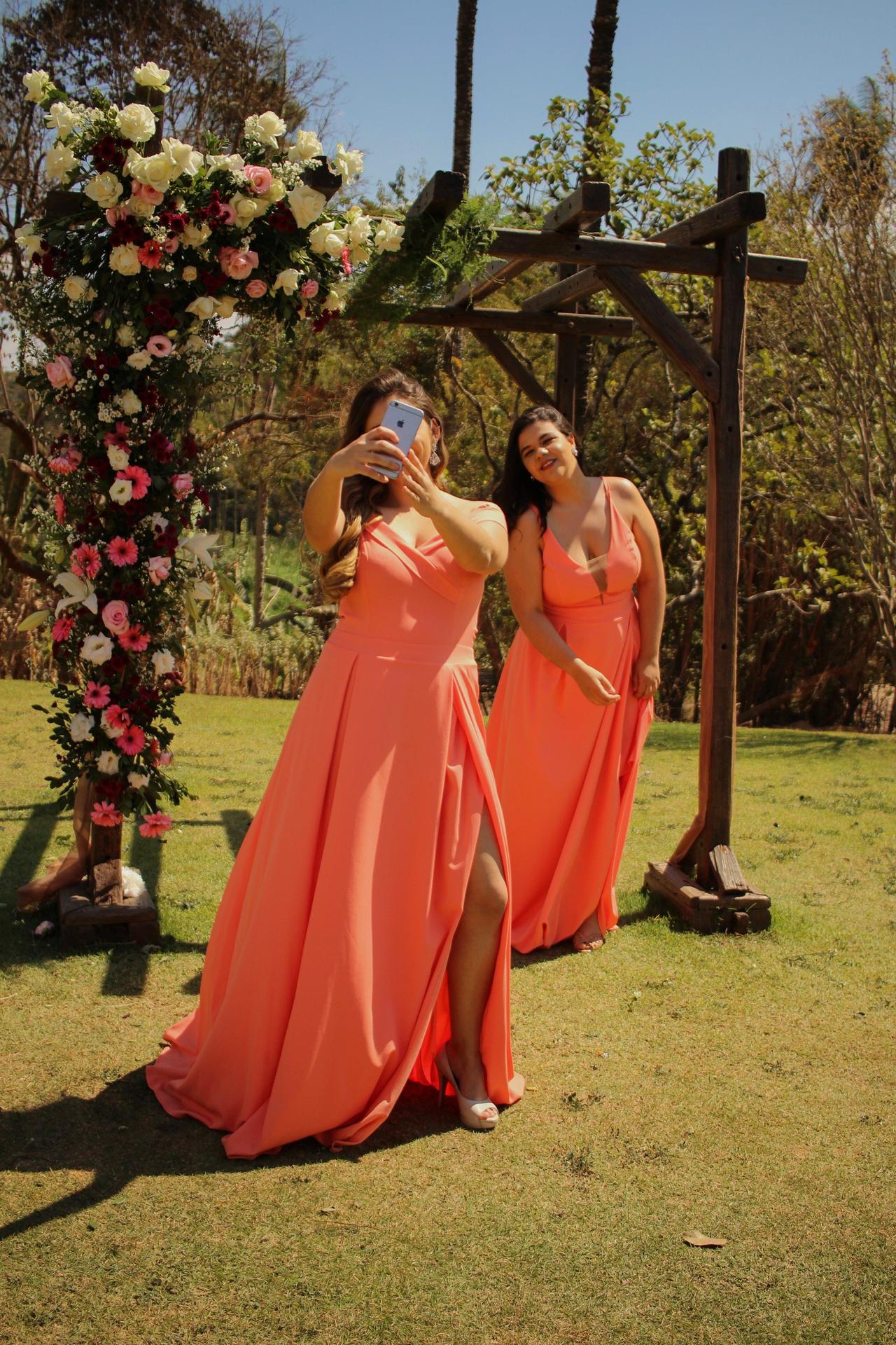 Vestido laranja para convidadas de casamento