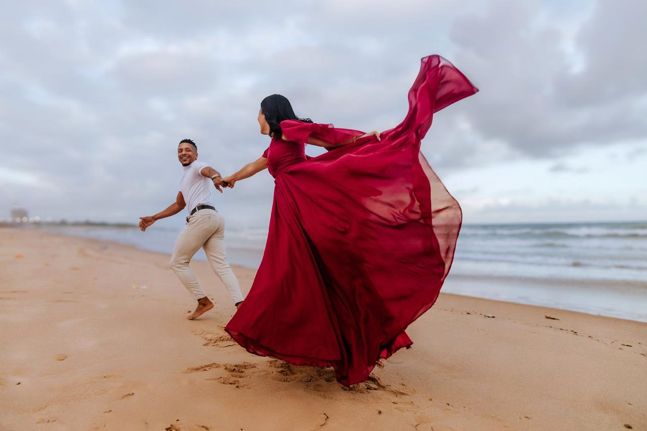 sonhar com casamento noivos na praia