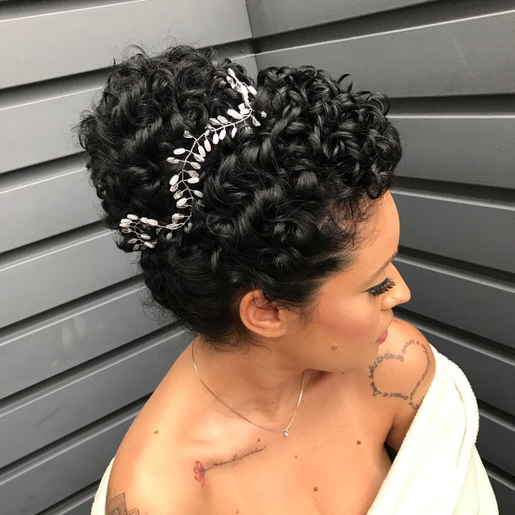 Noiva penteado cabelo cacheado
