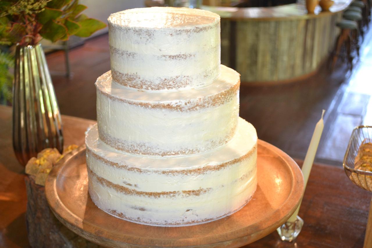 Bolo de casamento minimalista