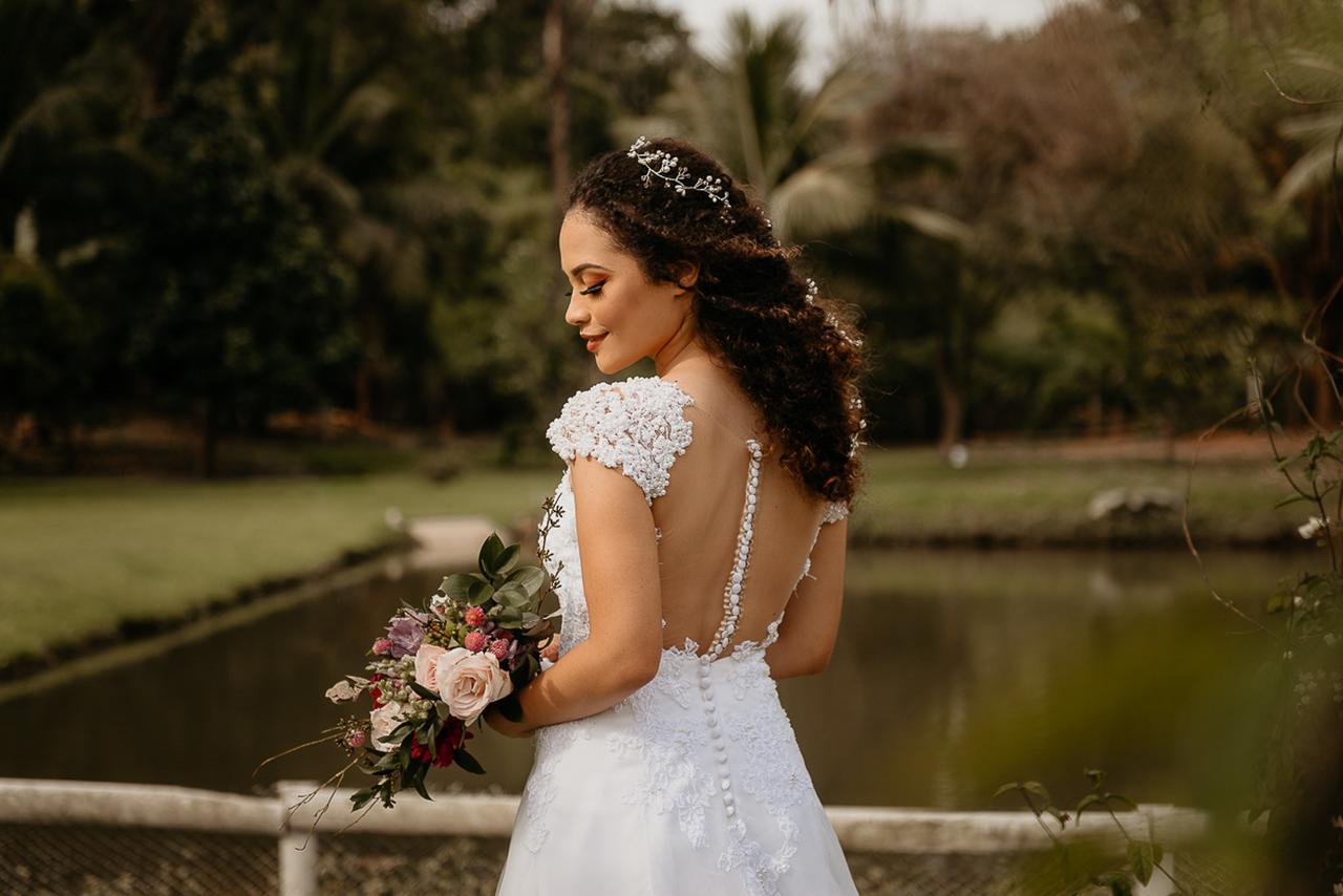 Penteado de novia com cabelo longo