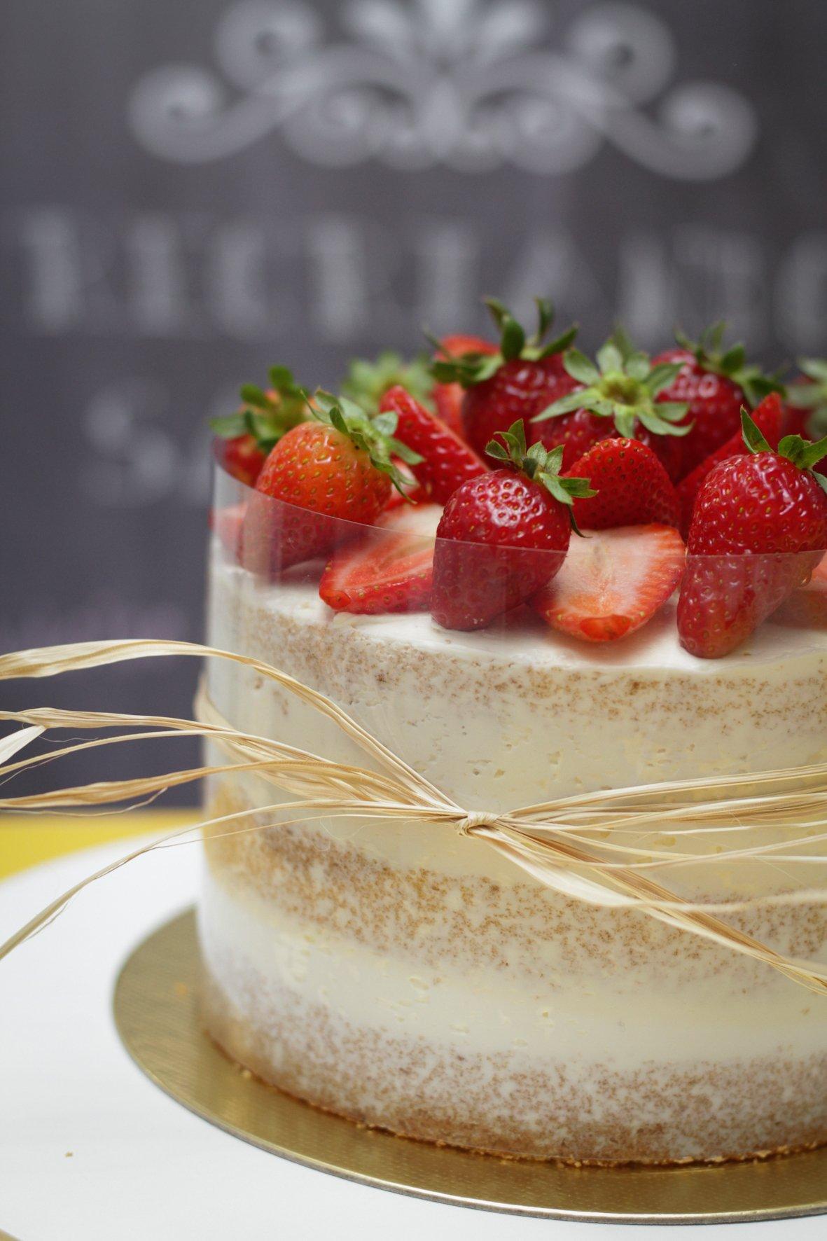 Bolo de casamento minimalista