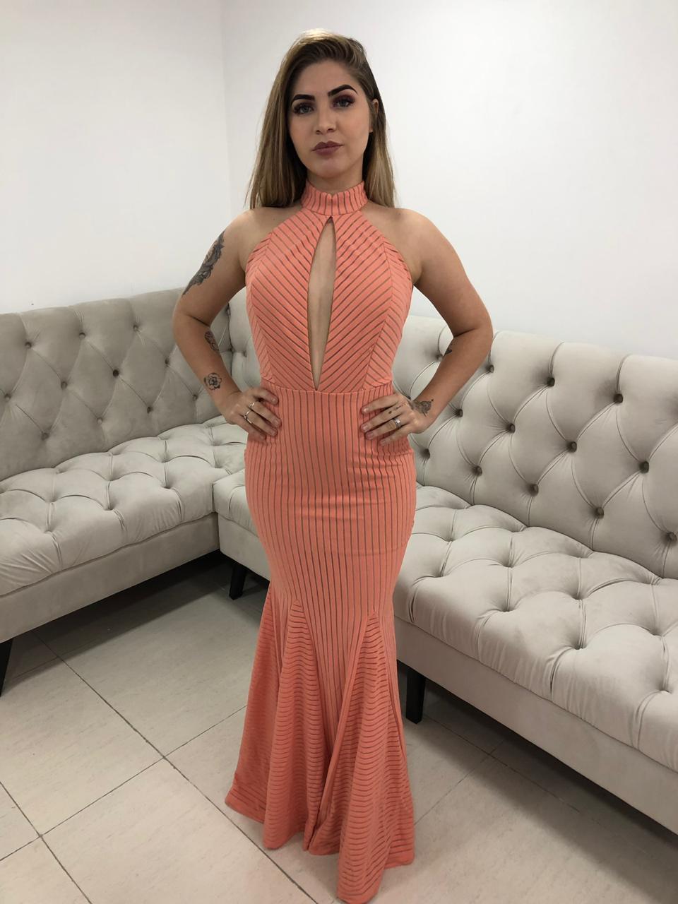 Vestido laranja para convidada de casamento