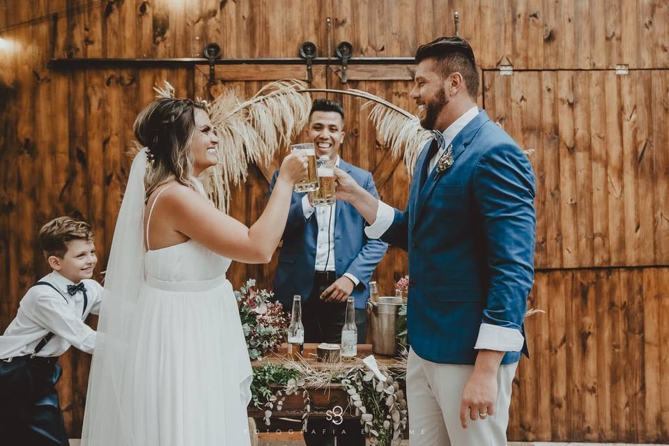 Amantes da cerveja, atenção! 3 ideias irresistíveis para um casamento temático