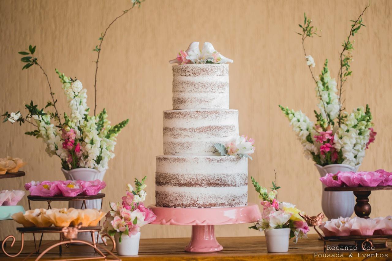 Bolo de casamento minimalista