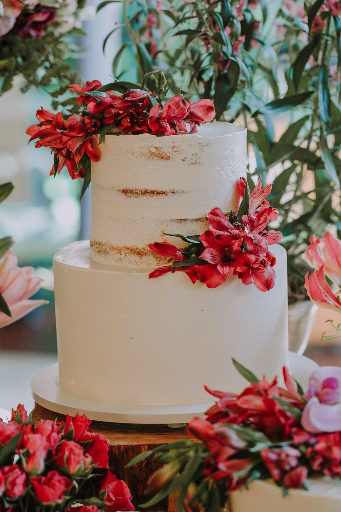 Bolo de casamento minimalista