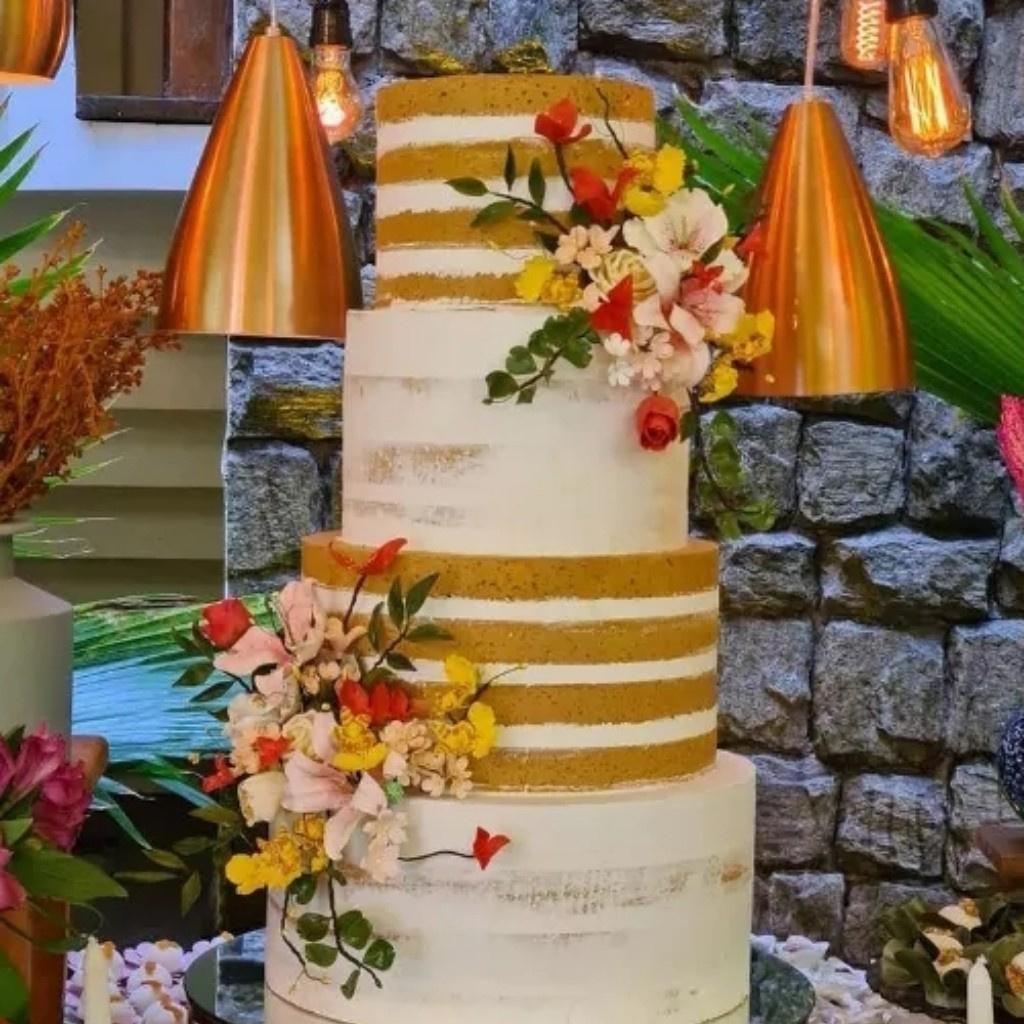 Bolo de casamento com flores