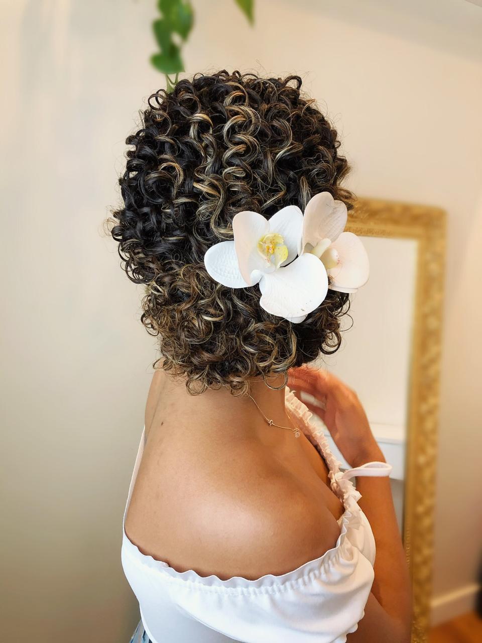 penteado madrinha casamento com cacho