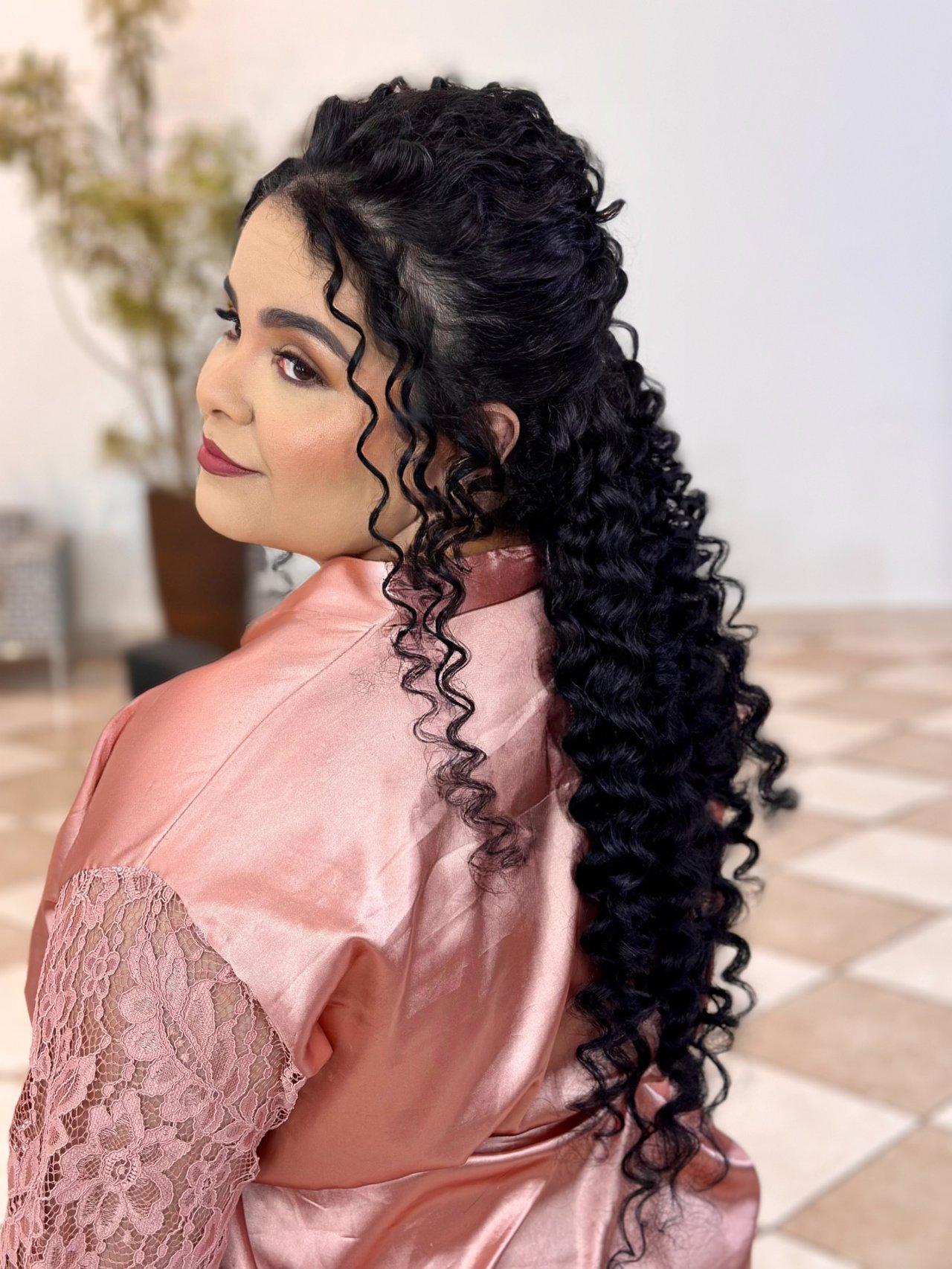 penteado madrinha casamento com cacho