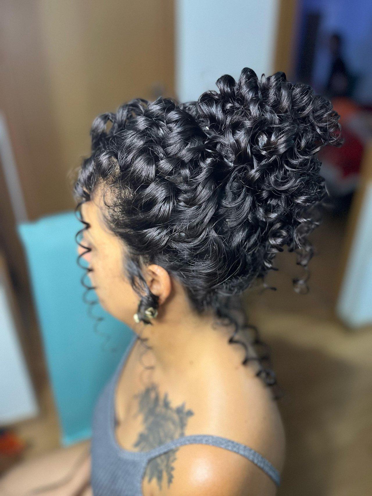 penteado madrinha casamento com cacho