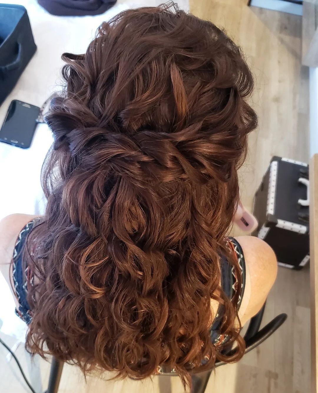 penteado madrinha casamento com cacho