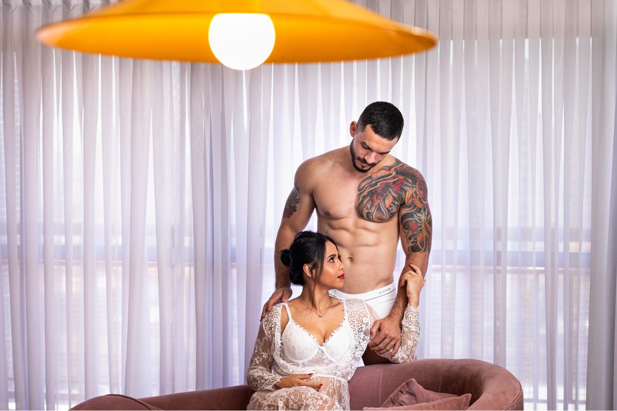 perguntas sobre sexo casal se olhando em roupa interior