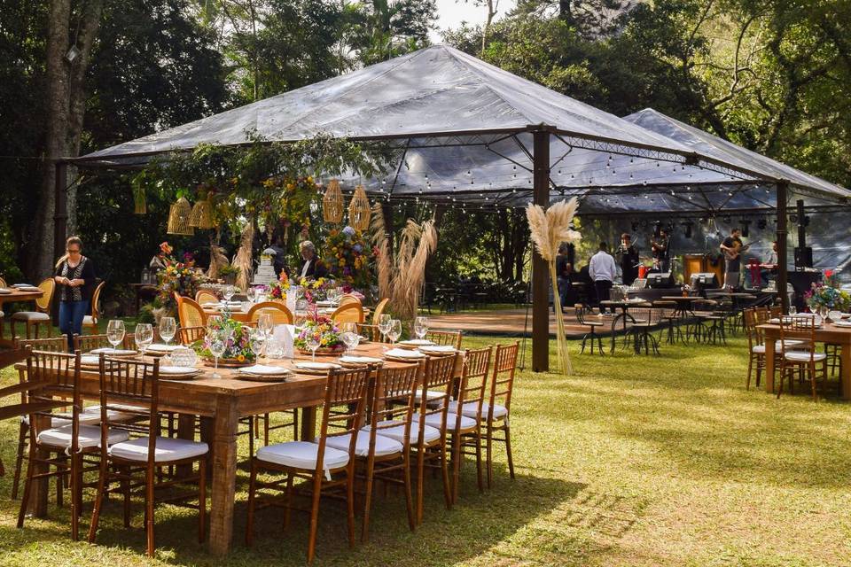 5 Tipos de tendas e coberturas para um casamento ao ar livre que você precisa conhecer!