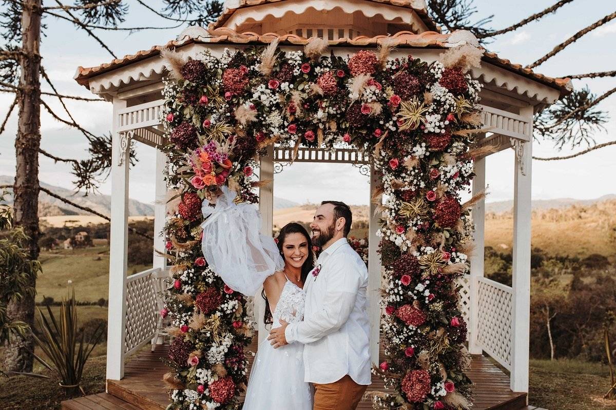 Vestido de noiva para casamento em best sale sitio durante o dia