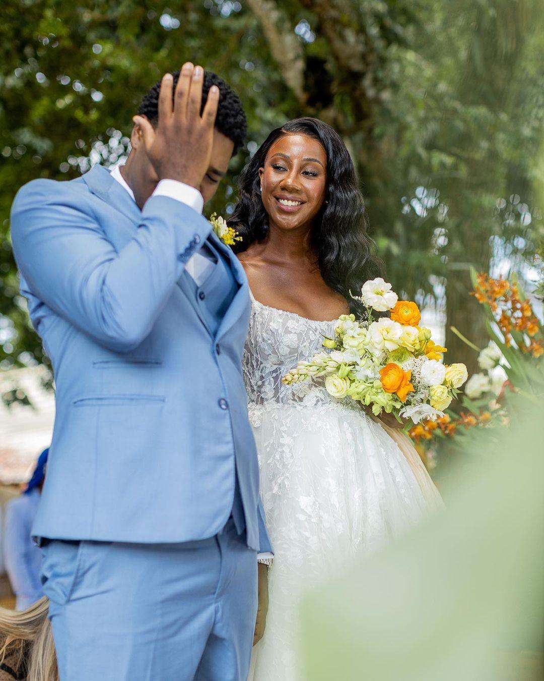 camilla de luca e o marido emocionado no dia do casamento