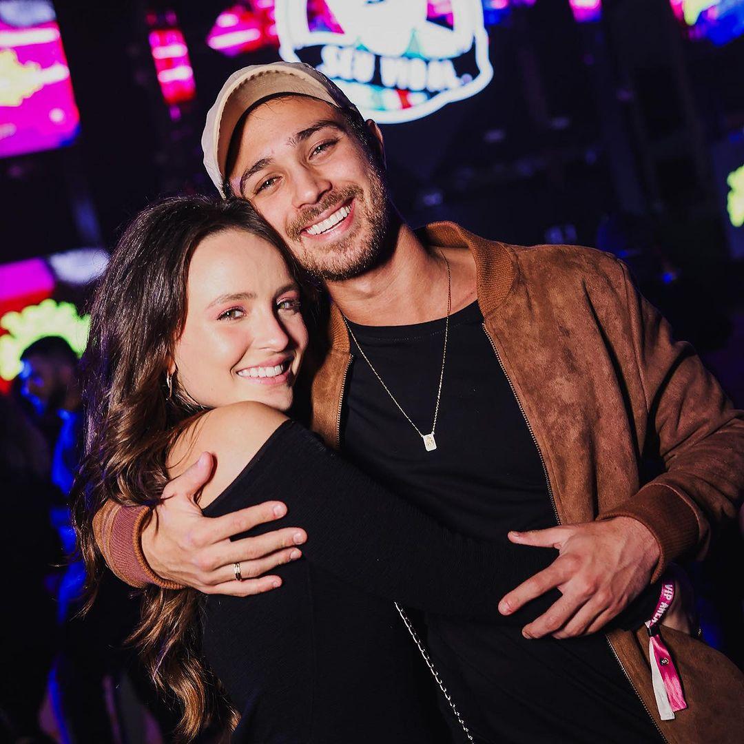 LARISSA MANOELA E ANDRÉ LUIZ FRAMBACH