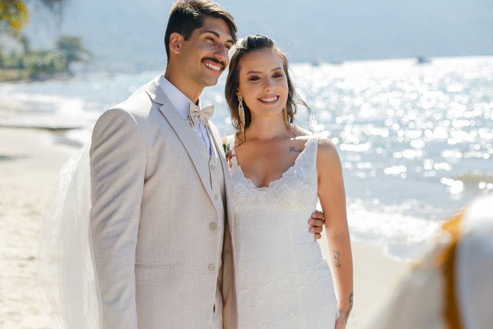 casamento na praia são paulo casal sorrindo