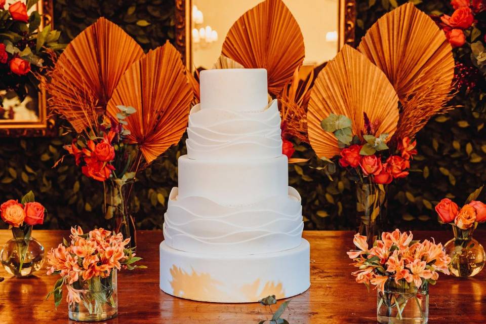 Bolo De Casamento - Jogo Sobre Foto de Stock - Imagem de adulto