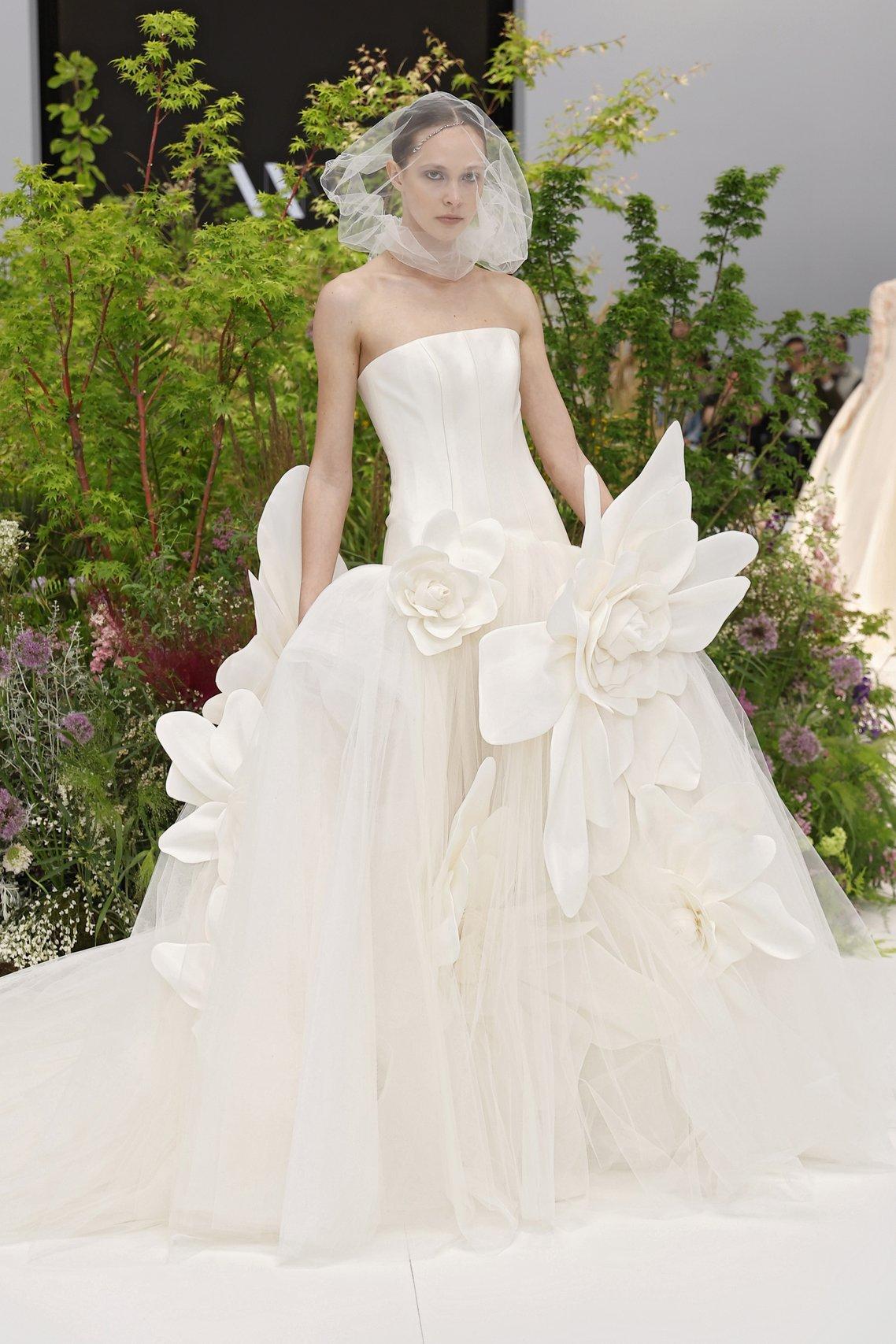 tendência vestido de noiva 2025 2026 maxi aplicações
