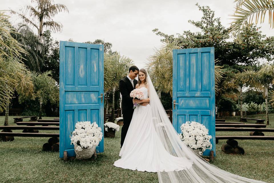 casar no religioso depois do civil noivos em porta azul da cerimônia