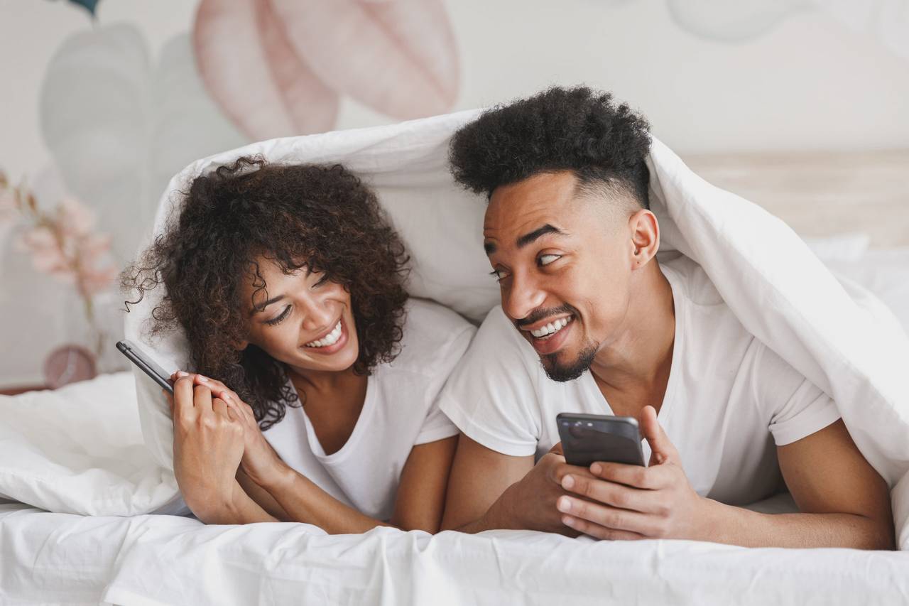 Brincadeiras para namorados: diversão para casais no Whatsapp