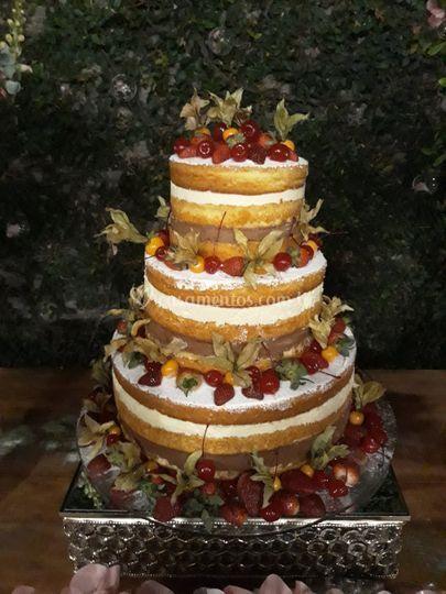 naked cake com frutas