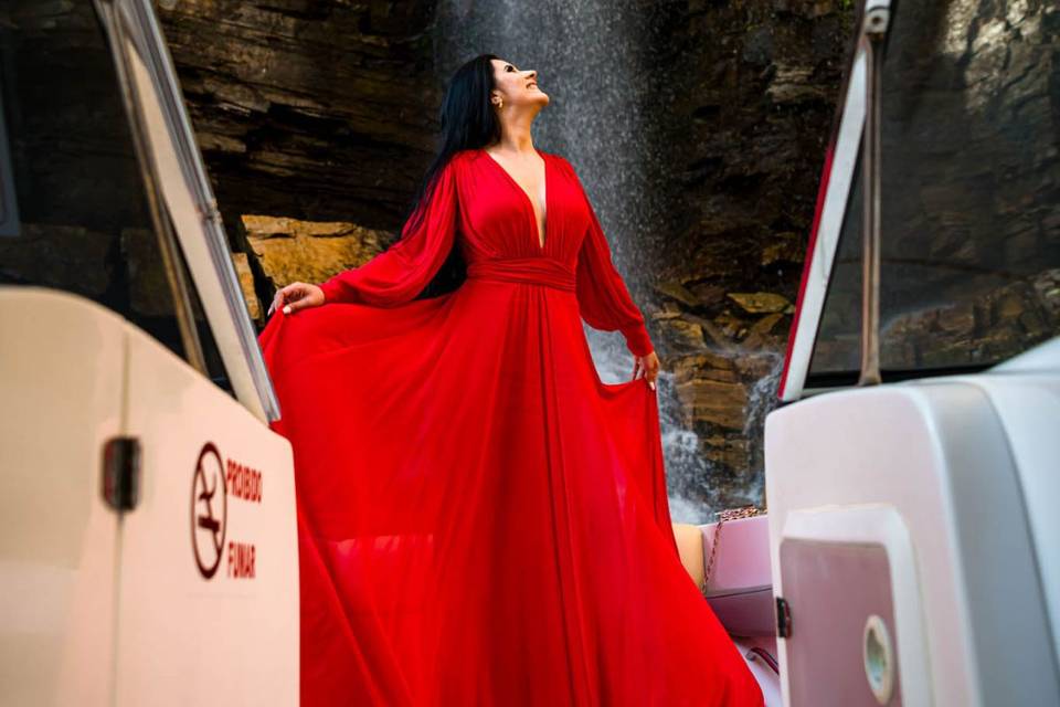 Vestido de noiva vermelho 2024 simples