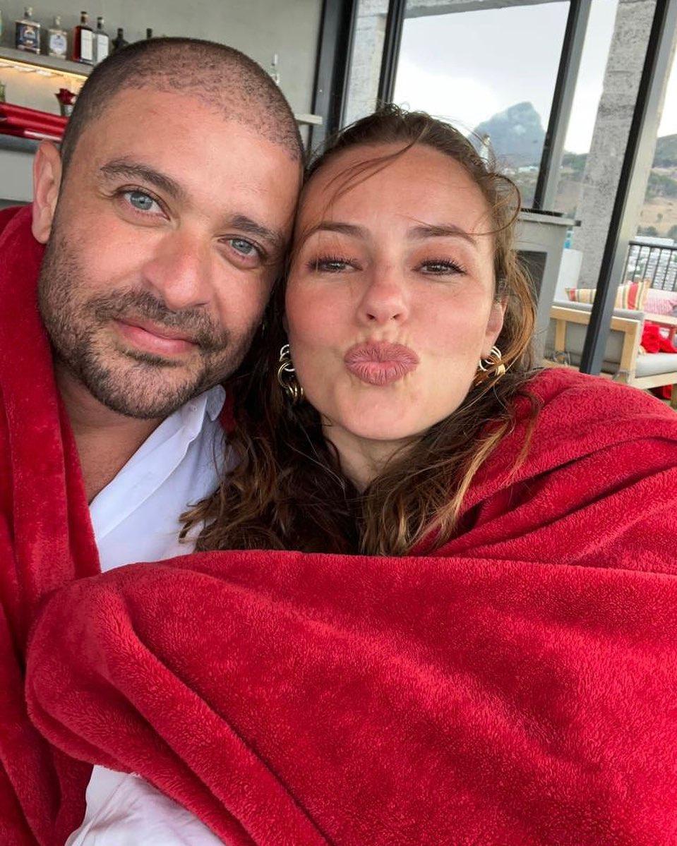 Paolla Oliveira e Diogo Nogueira juntos no friozinho