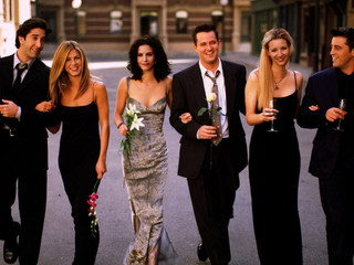 A série mais amada ganha episódio especial! Reviva os casamentos emblemáticos de Friends