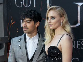 Sophie Turner e Joe Jonas dizem "sim" em cerimônia secreta em Las Vegas