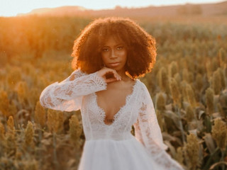 115 Inspirações de penteados para noivas com cabelo crespo