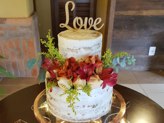 Naked cake: o bolo de casamento queridinho dos casais mais atuais!