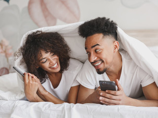 O WhatsApp atrapalha o seu relacionamento? Dicas para que não seja um problema!