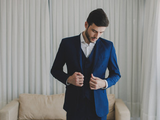 Noivo de azul: 105 trajes em diferentes tons para te inspirar