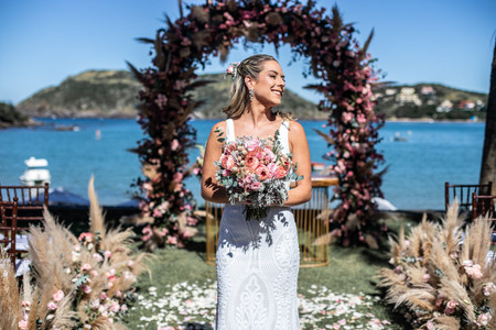 O que considerar para escolher o vestido de noiva para casamento na praia