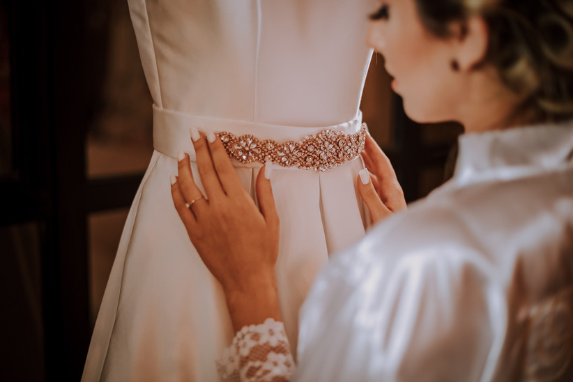 vestido de noiva com cinto de strass