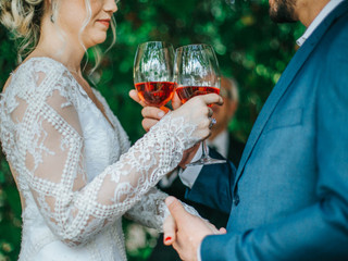 Vinho rosé: como harmonizá-lo com o estilo e o menu do casamento