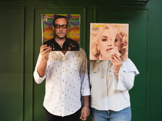 6 Presentes ideais para casais apaixonados por música