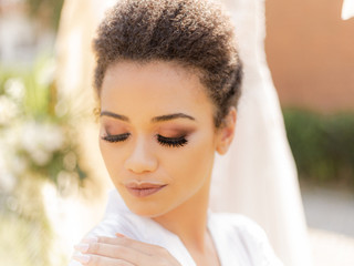 Smokey eyes: descubra essa maquiagem marcante para os olhos da noiva