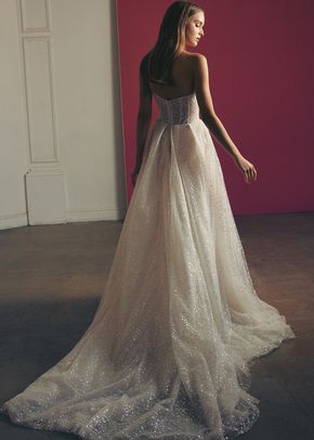 Tyra, Galia Lahav