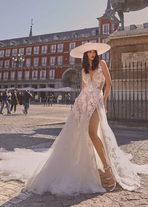 Julie, Galia Lahav